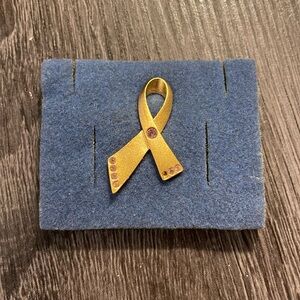 Avon Vintage Gold Plated Pink Crystal Ribbon Awareness Lapel Pin